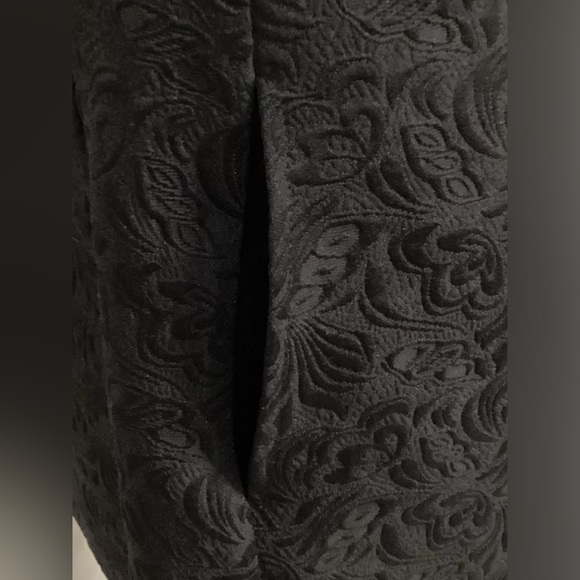 Forever 21 black Brocade Mini Skirt w Gold Zipper Size 29 - Picture 4 of 9